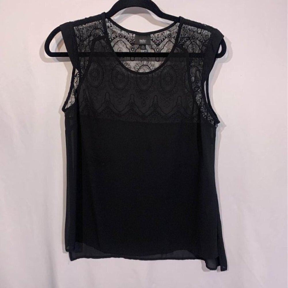 WOMAN’S sheer lace cap sleeve blouse. Black. Size medium. New condition